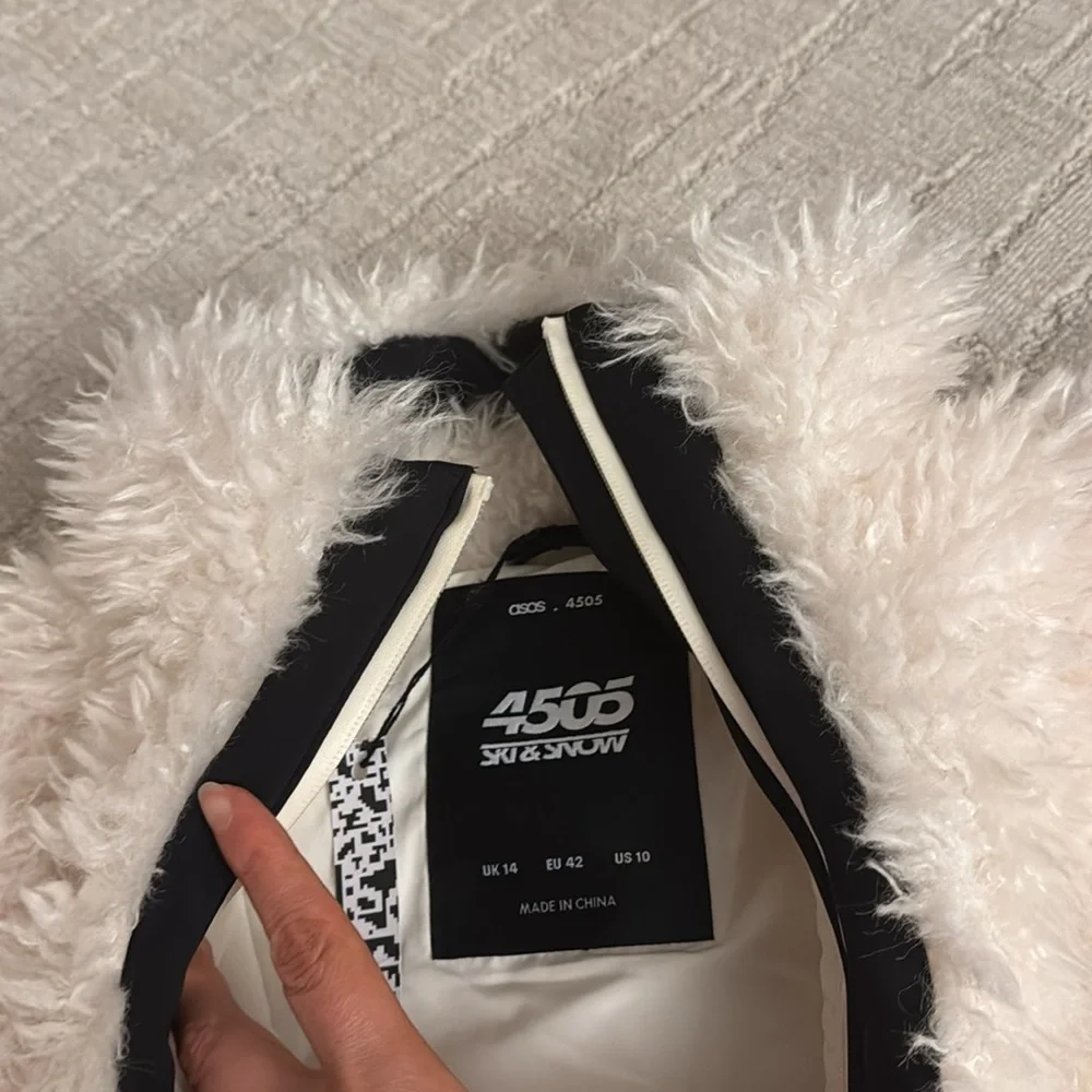 ASOS 4505 Skiing ski jumpsuit with faux fur panels and slim leg - Picture 5 of 14